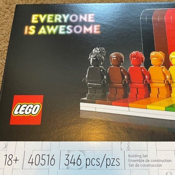 LEGO 40516 Everyone is Awesome Rainbow Pride Colorful 346 pieces LGBTQ+ Gift New - Picture 3 of 12